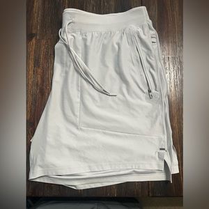 Lululemon License to Train Pique 7” Grey Short XXL